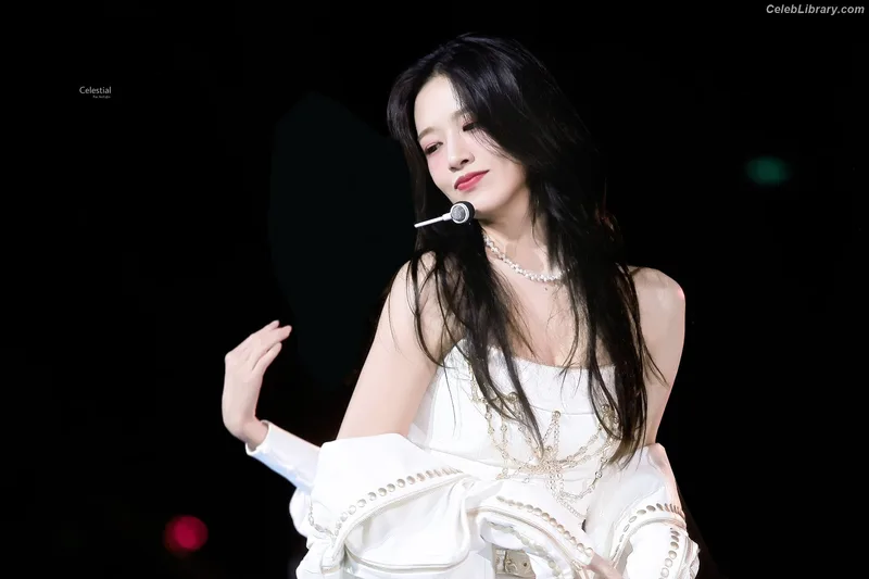 An Yujin photo 16 of 771