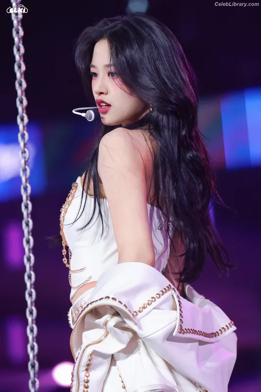 An Yujin photo 24 of 771