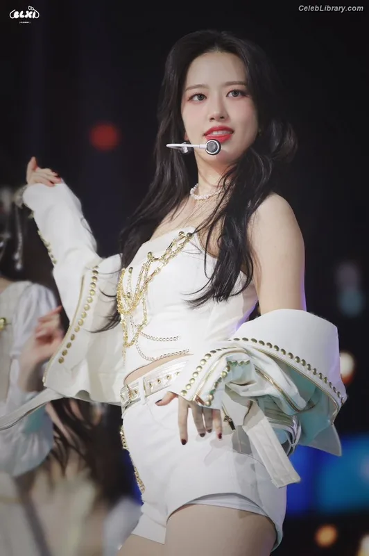 An Yujin photo 2 of 771