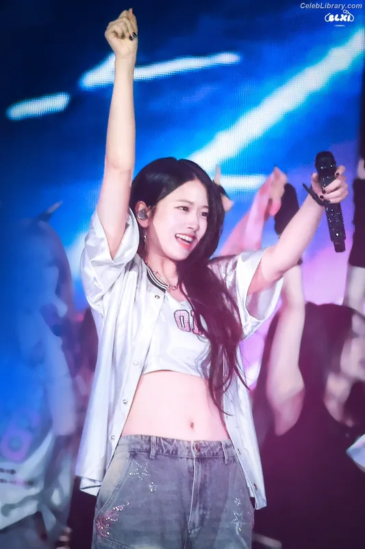 An Yujin photo 10 of 771