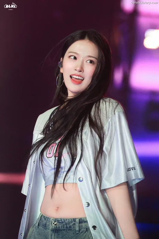An Yujin photo 11 of 771