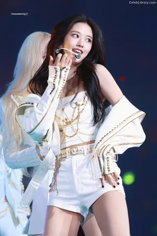 An Yujin photo 21 of 771