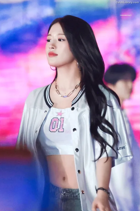 An Yujin photo 1 of 771