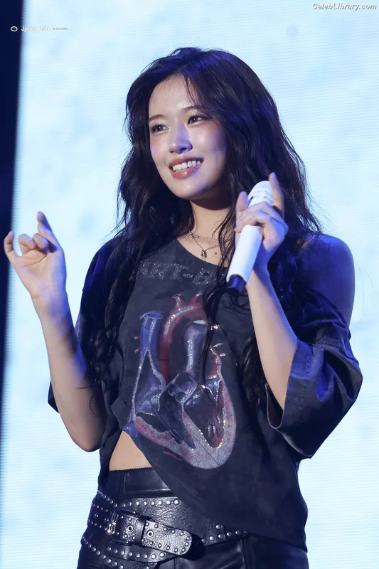 An Yujin photo 16 of 771
