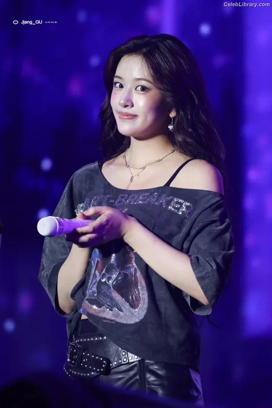 An Yujin photo 17 of 771
