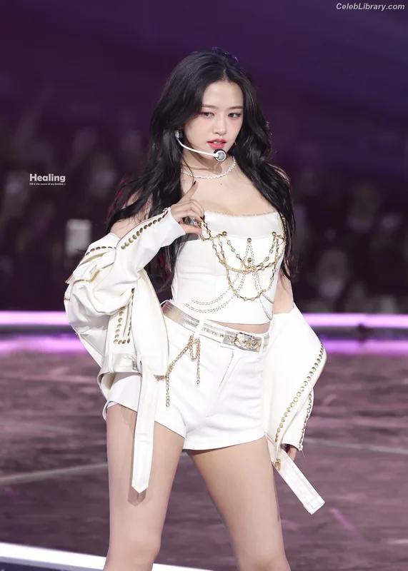 An Yujin photo 24 of 771
