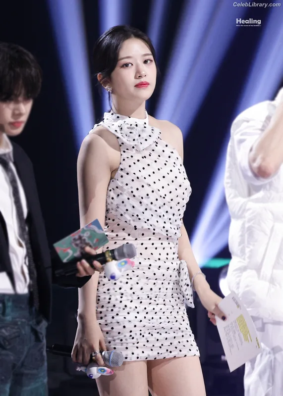 An Yujin photo 2 of 771