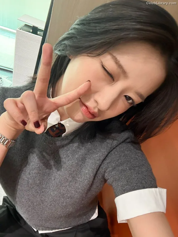 An Yujin photo 4 of 771