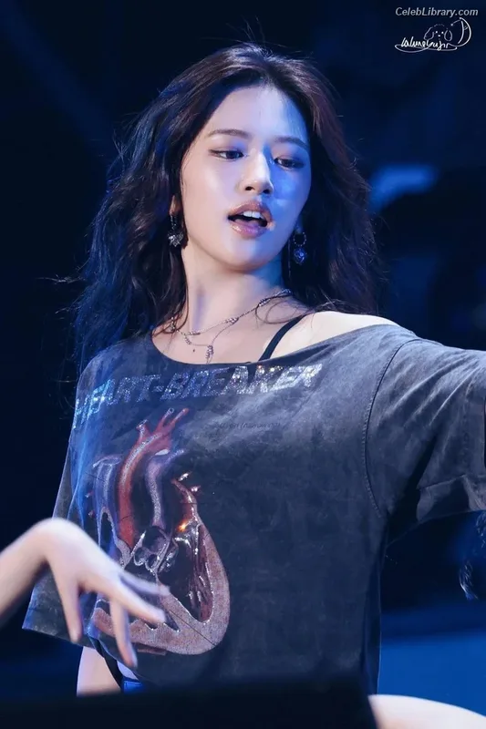 An Yujin photo 8 of 771