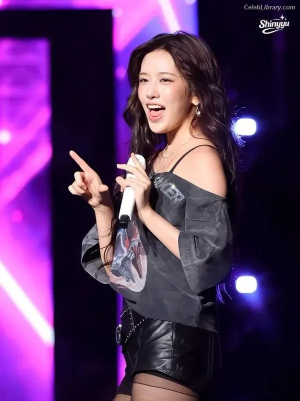 An Yujin photo 9 of 771