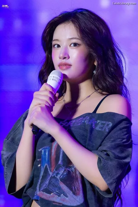 An Yujin photo 12 of 771