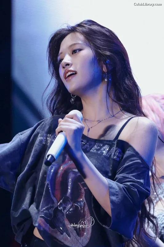 An Yujin photo 17 of 771