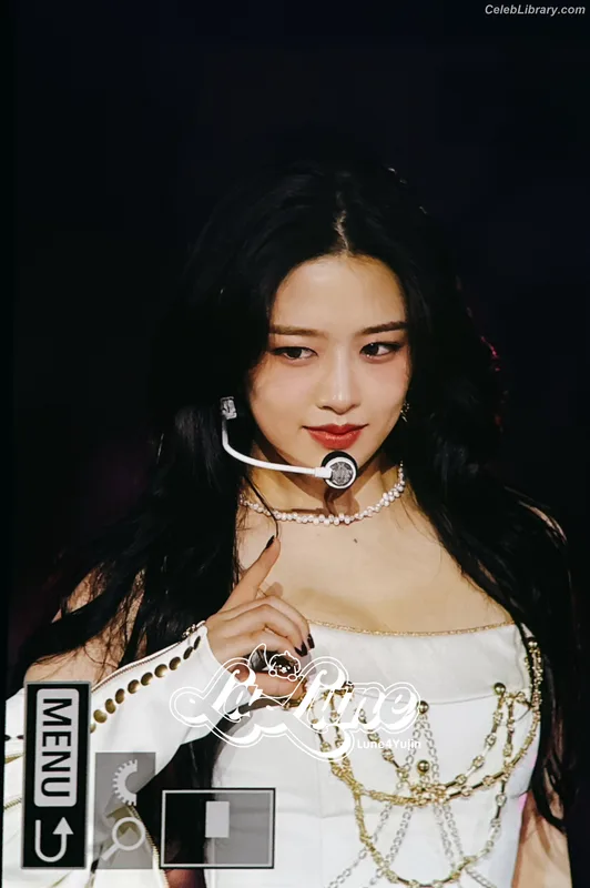 An Yujin photo 15 of 771