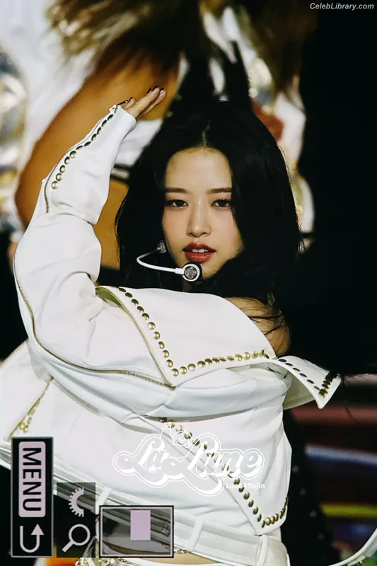 An Yujin photo 16 of 771