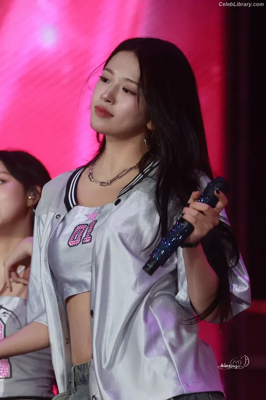 An Yujin photo 17 of 771