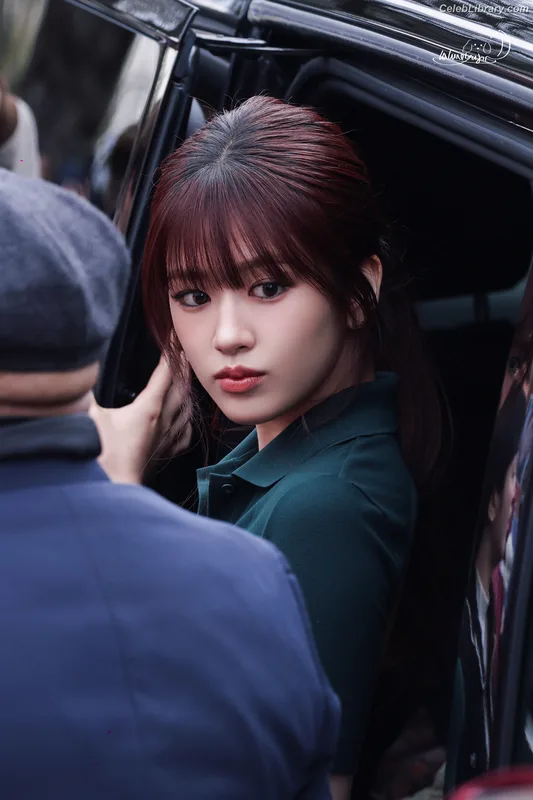 An Yujin photo 2 of 771