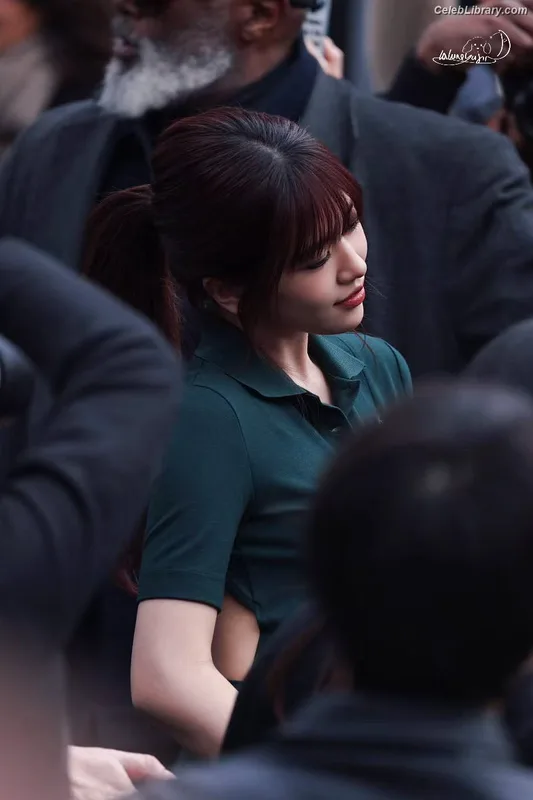 An Yujin photo 3 of 771