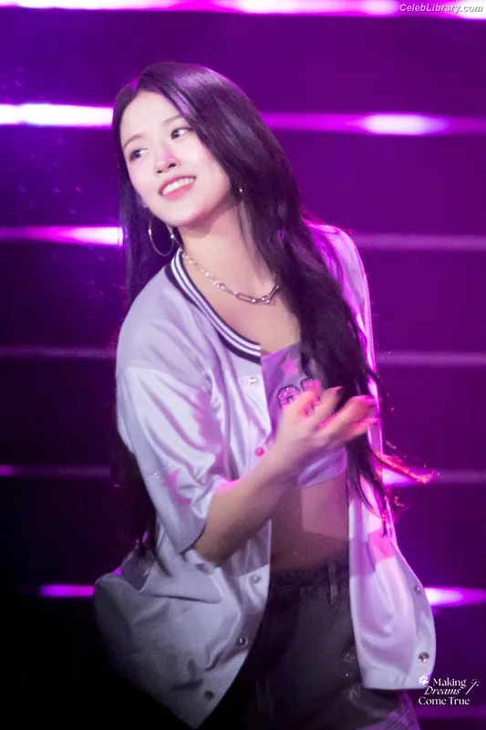 An Yujin photo 10 of 771