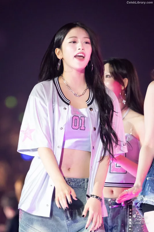An Yujin photo 12 of 771