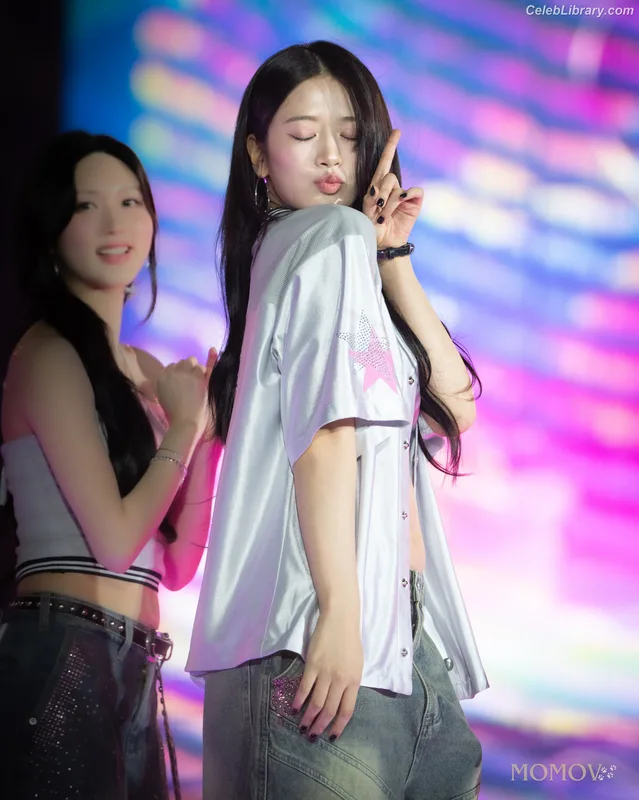 An Yujin photo 21 of 771