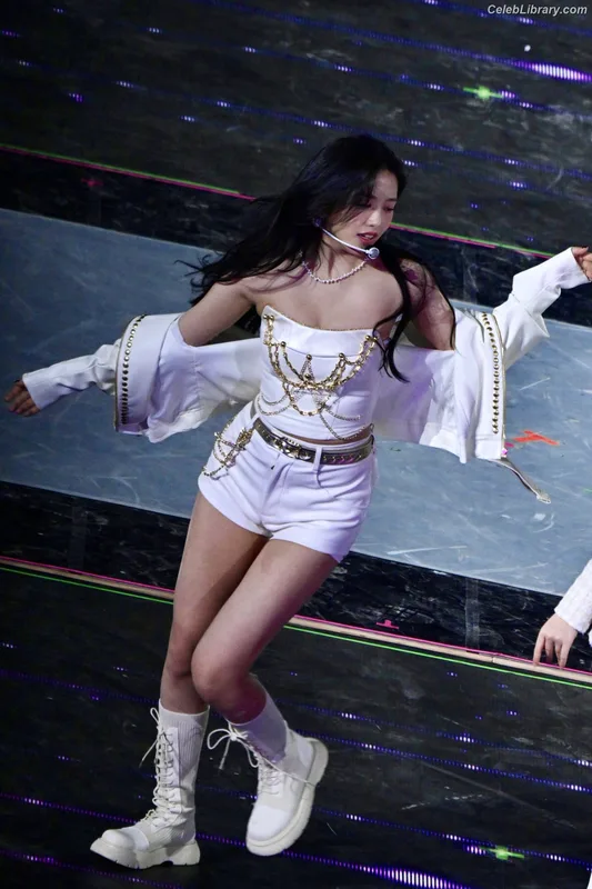 An Yujin photo 22 of 771