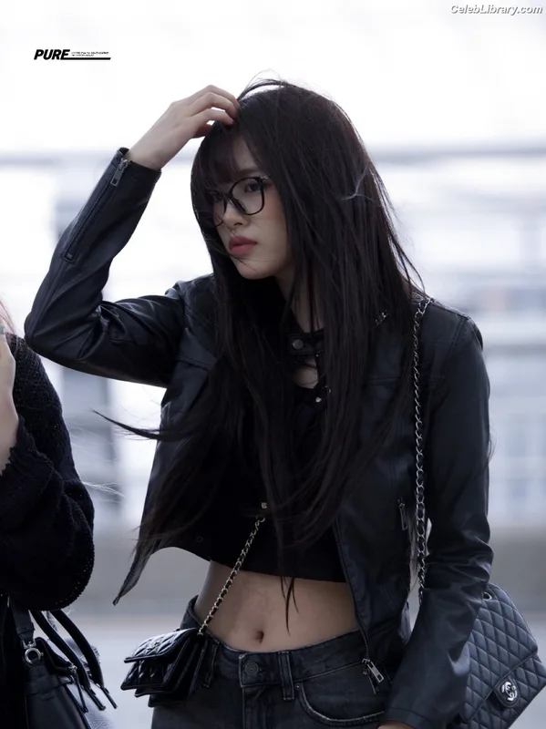 An Yujin photo 2 of 771