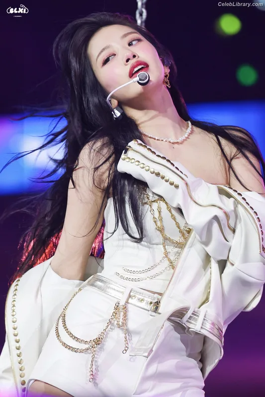 An Yujin photo 5 of 771