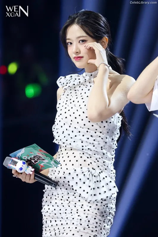 An Yujin photo 6 of 771