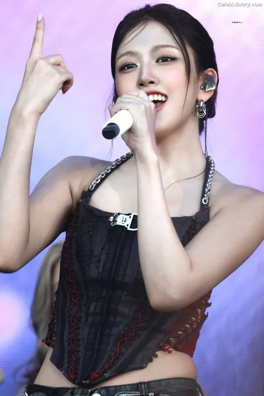 An Yujin photo 9 of 771