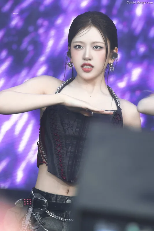 An Yujin photo 11 of 771