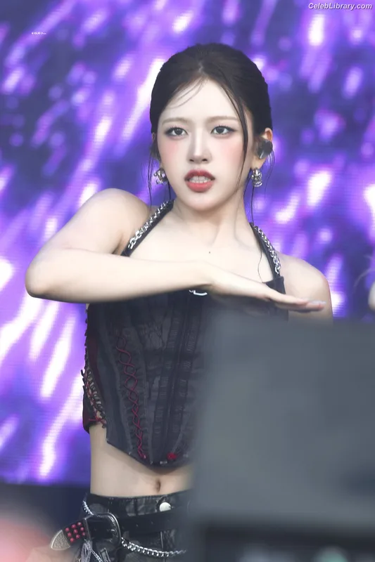 An Yujin photo 12 of 771