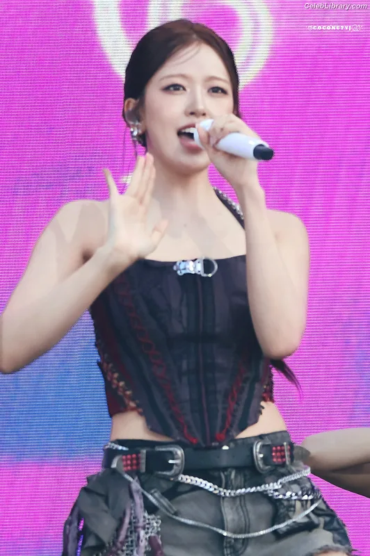 An Yujin photo 14 of 771