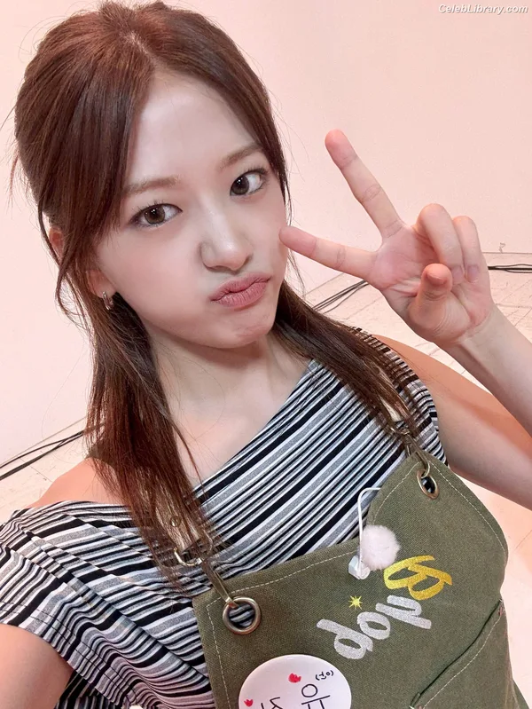An Yujin photo 3 of 771