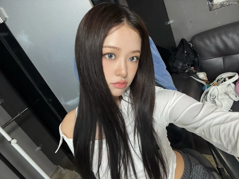 An Yujin photo 12 of 771