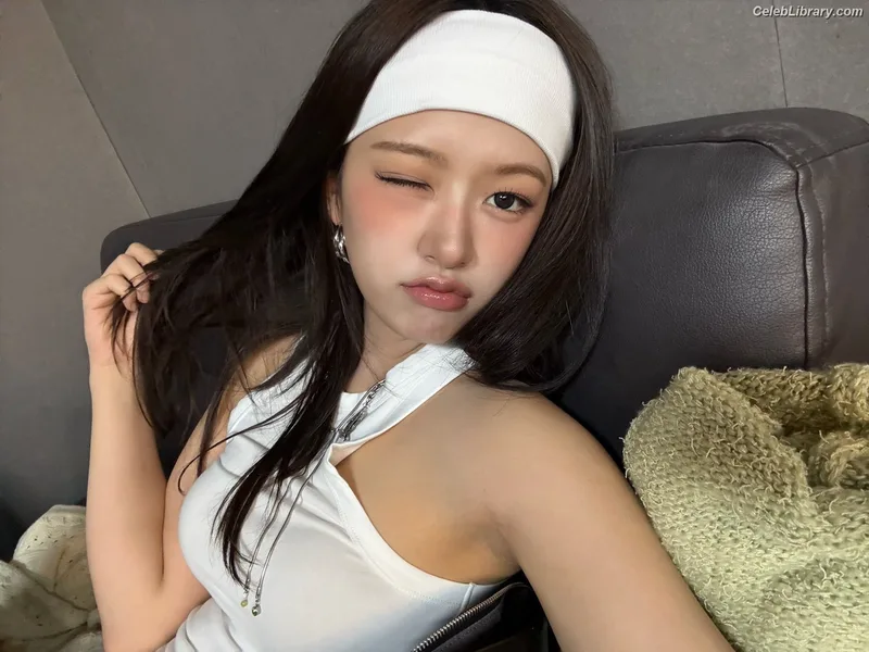 An Yujin photo 14 of 771