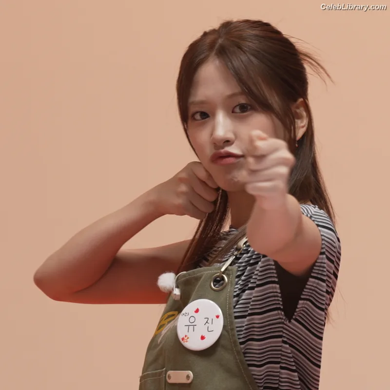 An Yujin photo 2 of 771