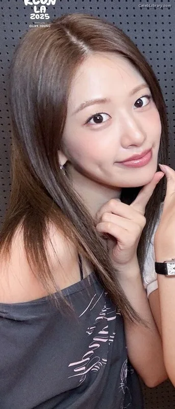 An Yujin photo 3 of 771