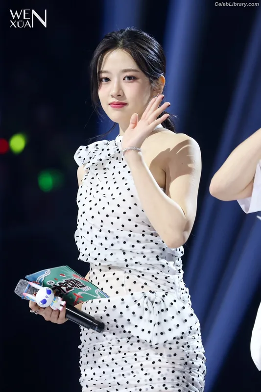 An Yujin photo 21 of 771