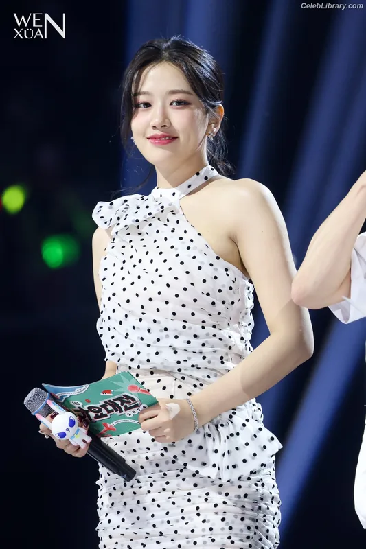 An Yujin photo 22 of 771