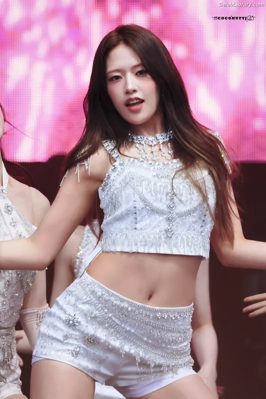 An Yujin photo 24 of 771