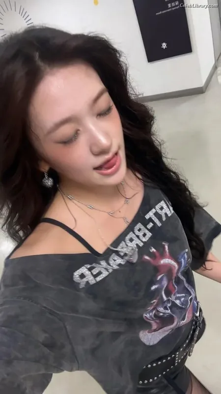 An Yujin photo 1 of 771