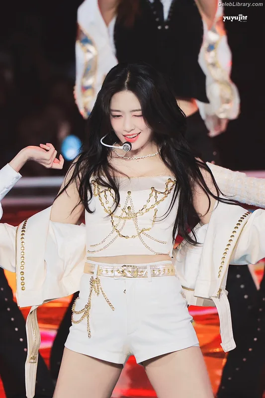 An Yujin photo 6 of 771