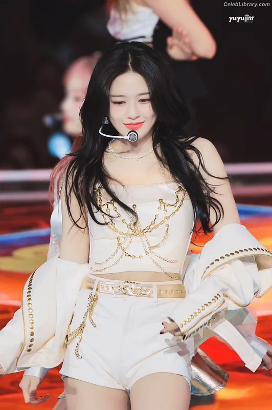 An Yujin photo 8 of 771