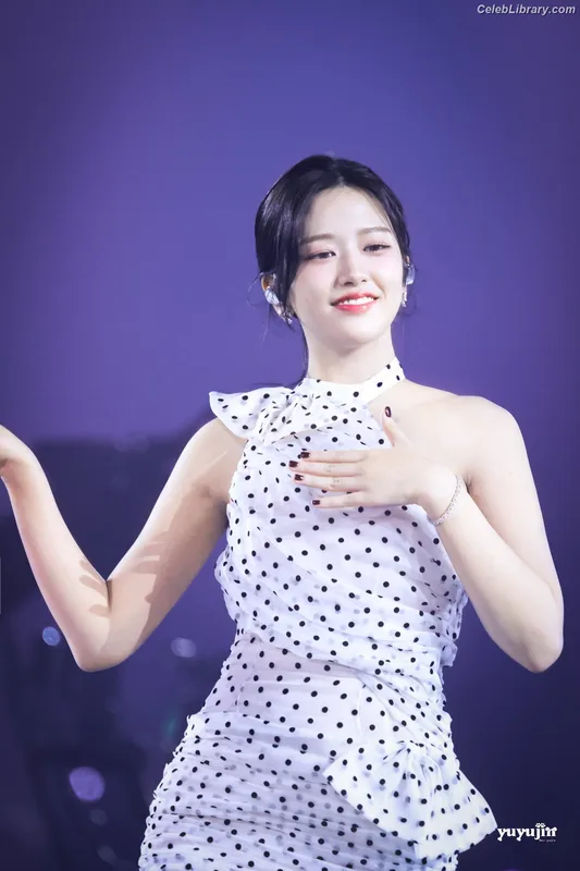 An Yujin photo 11 of 771