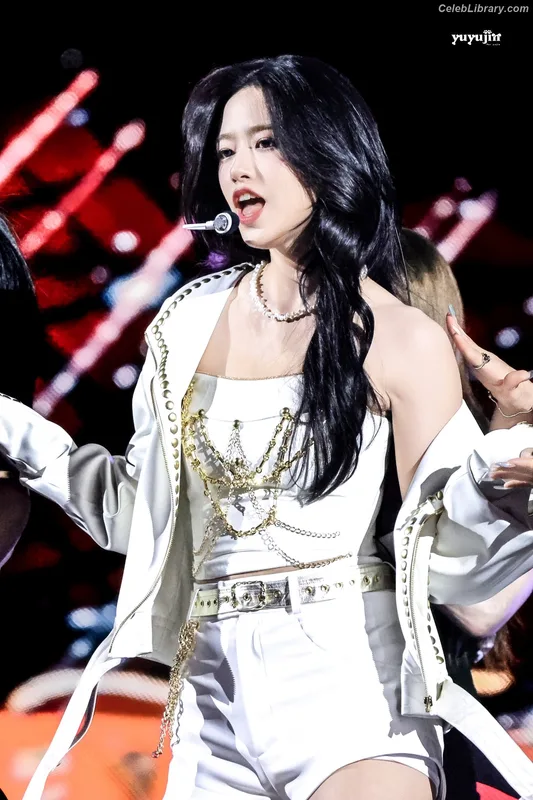 An Yujin photo 14 of 771