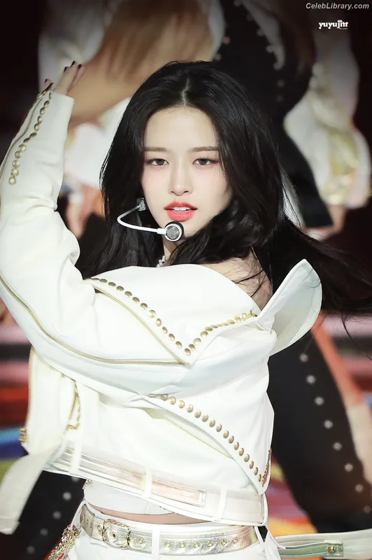 An Yujin photo 15 of 771