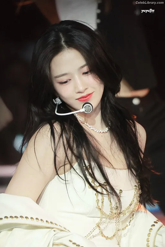 An Yujin photo 16 of 771