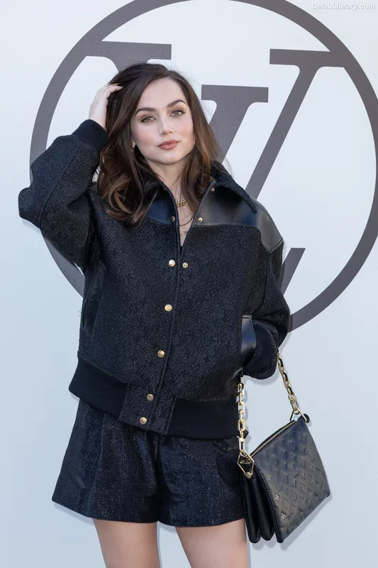 Ana de Armas photo 10 of 3418