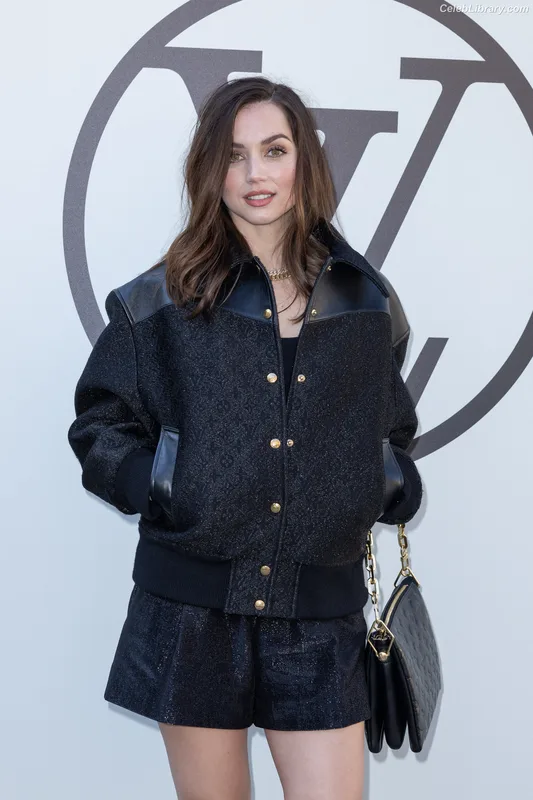 Ana de Armas photo 11 of 3418