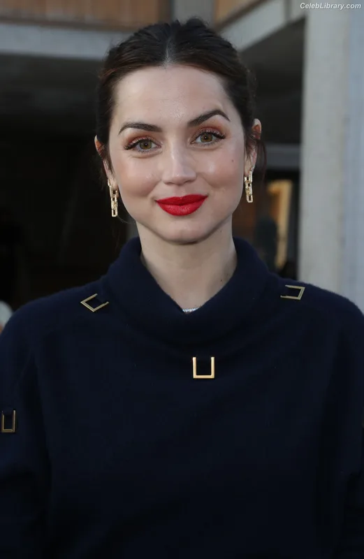 Ana de Armas photo 1 of 3418